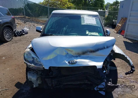 2013 Kia Soul z USA, uszkodzony, nr VIN KNDJT2A52D7483151